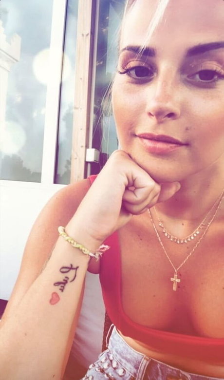Naakte gelekte OnlyFans-foto van Kelly Vedovelli