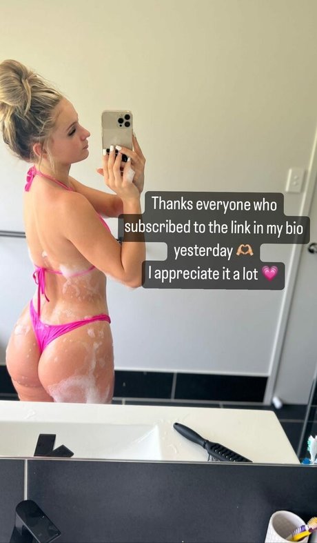 Naakte gelekte OnlyFans-foto van Lillie Bass