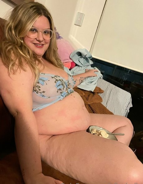 Naakte gelekte OnlyFans-foto van Ellesbelly