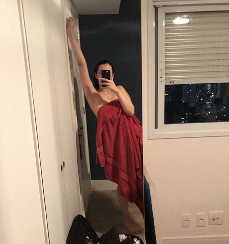 Naakte gelekte OnlyFans-foto van Ellaarievilo