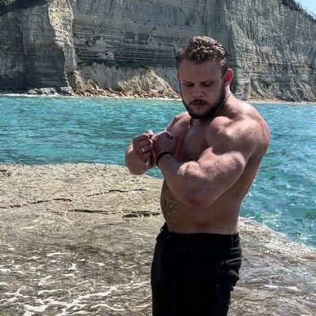 Naakte gelekte OnlyFans-foto van Maksym