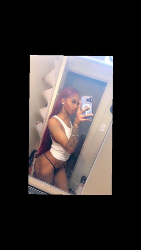 Naakte gelekte OnlyFans-foto van Mulatto Chinaa 