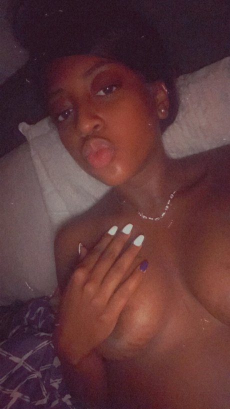Naakte gelekte OnlyFans-foto van Call Me Ebony