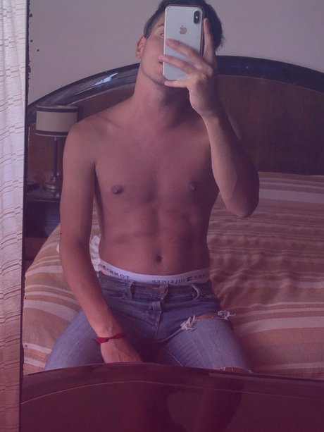 Naakte gelekte OnlyFans-foto van Unknown