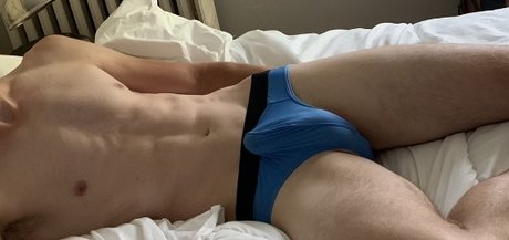 Naakte gelekte OnlyFans-foto van Myles