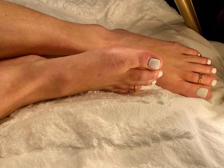 Naakte gelekte OnlyFans-foto van My Jetset Feet