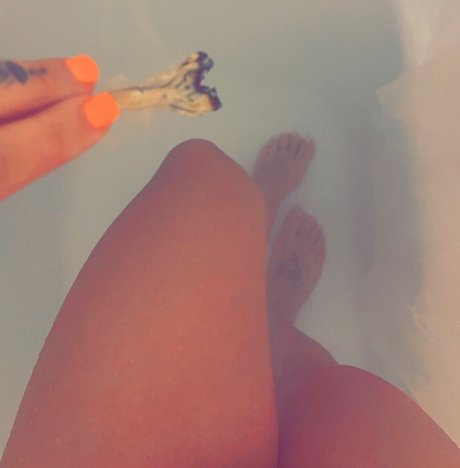 Naakte gelekte OnlyFans-foto van Mani
