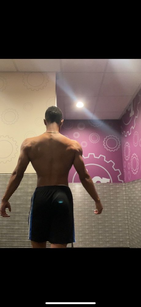 Naakte gelekte OnlyFans-foto van Lockdown