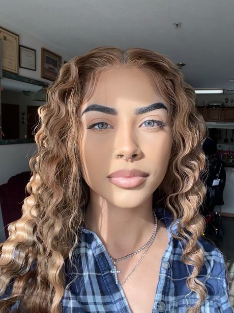 Naakte gelekte OnlyFans-foto van Chaz