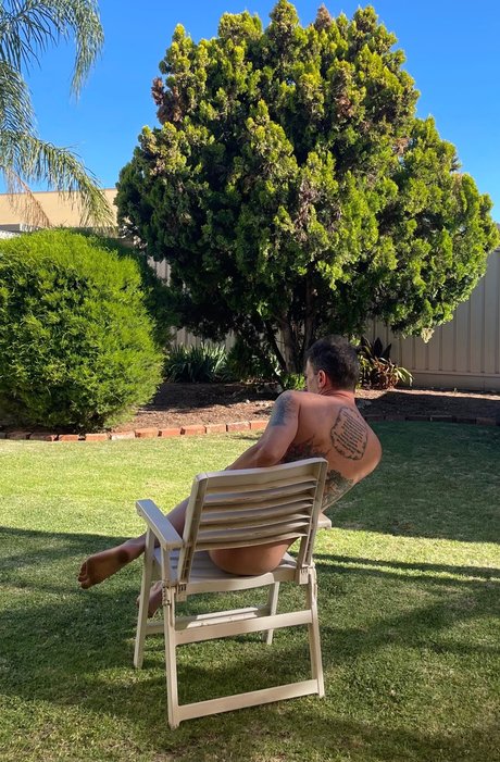 Naakte gelekte OnlyFans-foto van Naked Russ