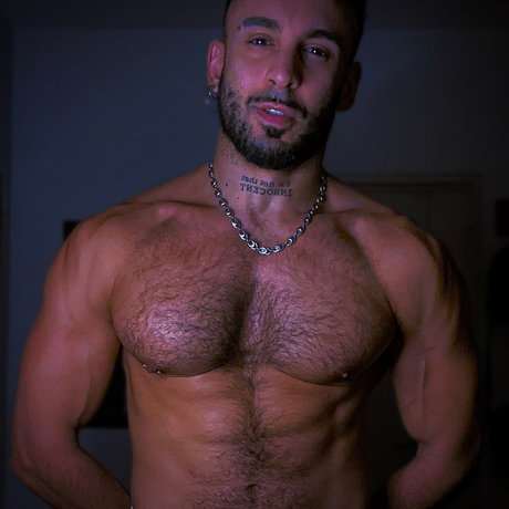 Naakte gelekte OnlyFans-foto van Nacho Wolf