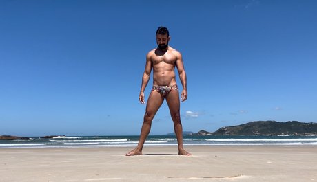 Naakte gelekte OnlyFans-foto van Daniel