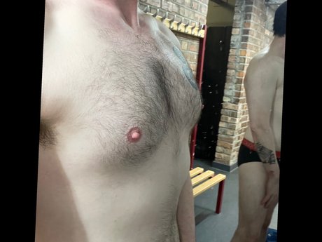 Naakte gelekte OnlyFans-foto van Gambit Daly