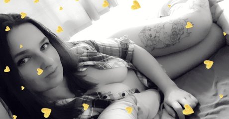 Naakte gelekte OnlyFans-foto van Curvie Emma