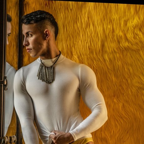 Naakte gelekte OnlyFans-foto van Des Irez