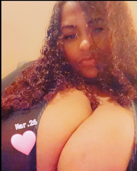 Naakte gelekte OnlyFans-foto van Chyna Whyte
