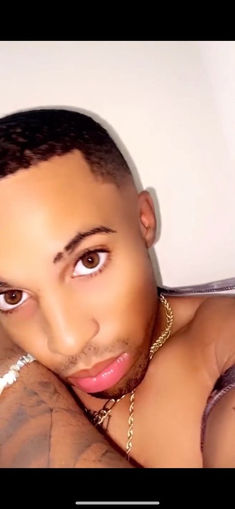 Naakte gelekte OnlyFans-foto van Josiah Jackson
