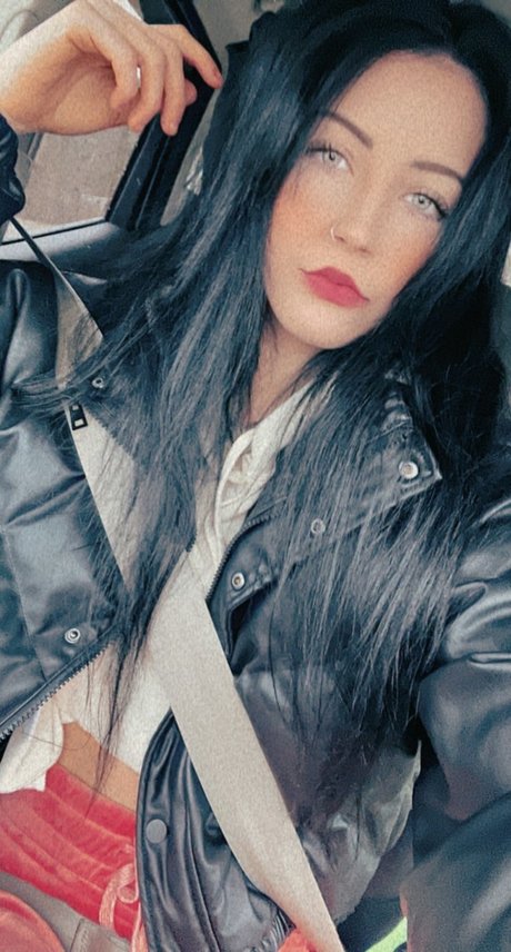 Naakte gelekte OnlyFans-foto van   T 2