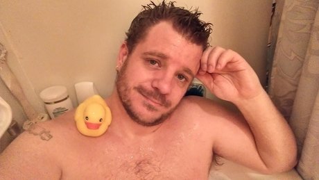 Naakte gelekte OnlyFans-foto van Fairy Lumberjack Daddy