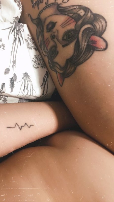 Naakte gelekte OnlyFans-foto van Fawn