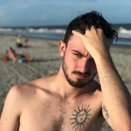 Naakte gelekte OnlyFans-foto van Nathaniel Blake 