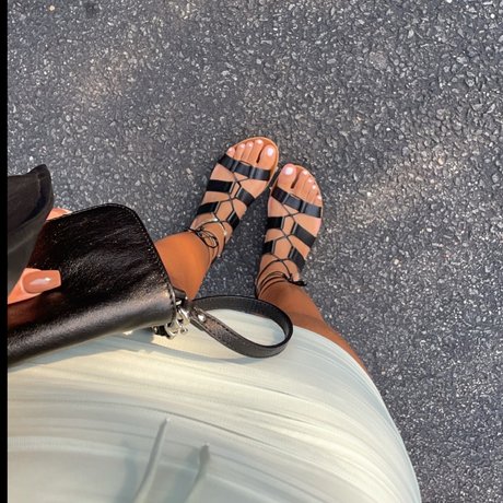 Naakte gelekte OnlyFans-foto van Nathalie Babe