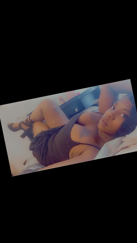 Naakte gelekte OnlyFans-foto van Im Her 