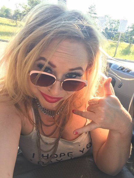 Naakte gelekte OnlyFans-foto van Chloena Starchild