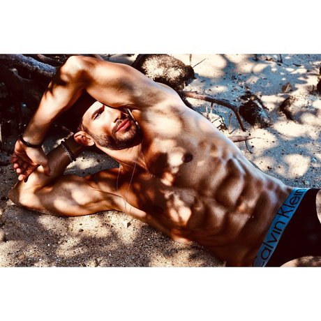 Naakte gelekte OnlyFans-foto van Freedome