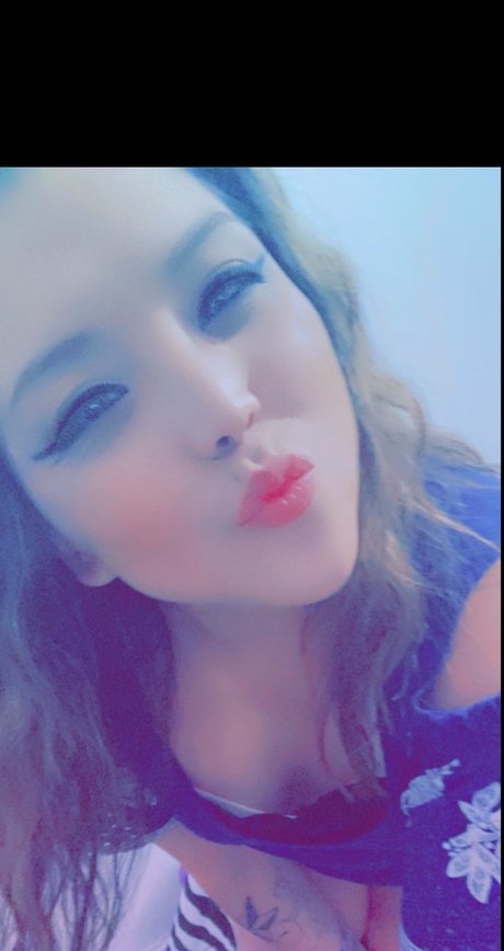 Naakte gelekte OnlyFans-foto van Cheri Sagataw