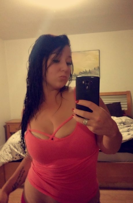 Naakte gelekte OnlyFans-foto van Curvysaxxxy