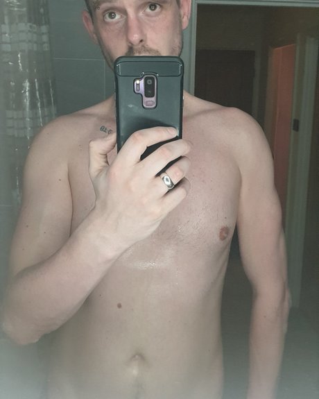 Naakte gelekte OnlyFans-foto van Naughtysideof