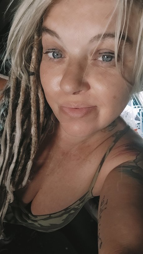 Naakte gelekte OnlyFans-foto van Leighann Bryan