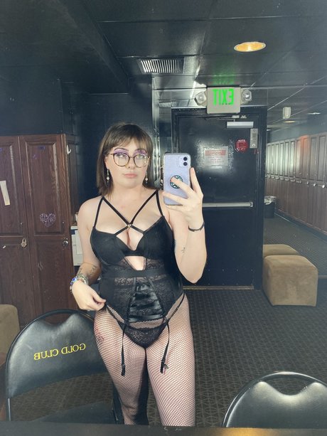 Naakte gelekte OnlyFans-foto van Sativa