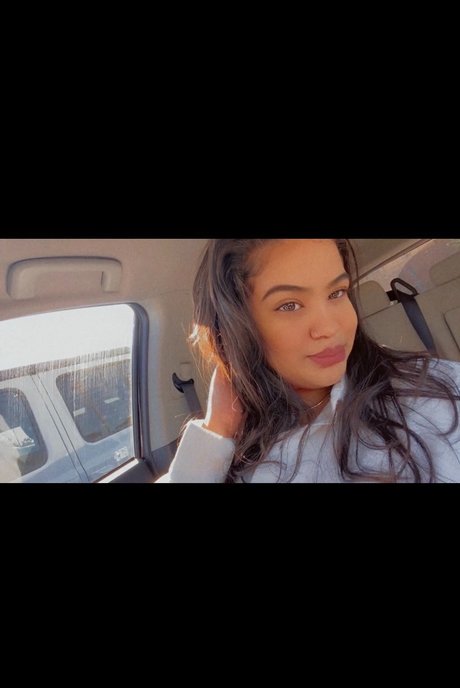 Naakte gelekte OnlyFans-foto van Babyel