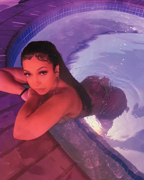 Naakte gelekte OnlyFans-foto van Egyptian Goddess