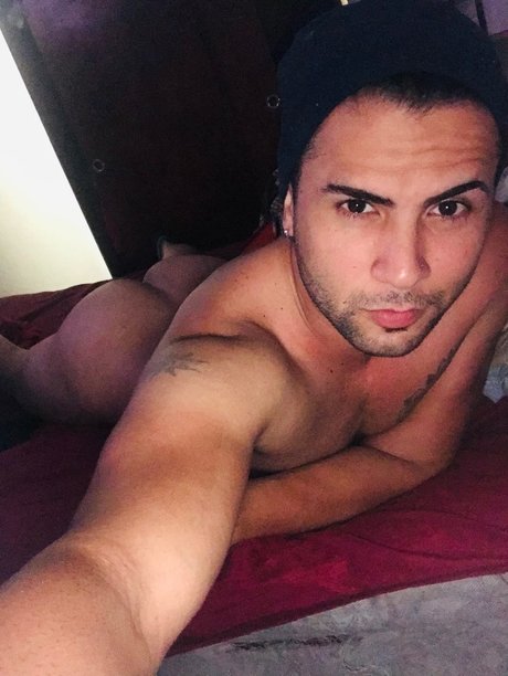 Naakte gelekte OnlyFans-foto van Henry Diaz 