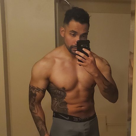Naakte gelekte OnlyFans-foto van The1poolboy Nick