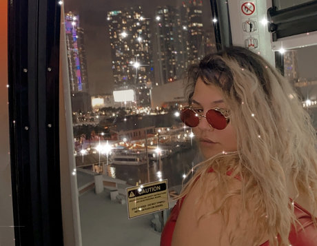 Naakte gelekte OnlyFans-foto van Cubanitabbw