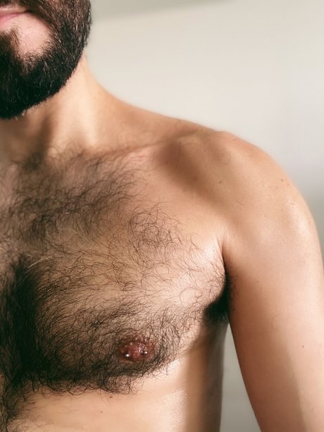 Naakte gelekte OnlyFans-foto van Barbudopeludosp