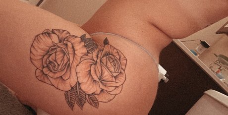 Naakte gelekte OnlyFans-foto van Nikki J 