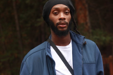Naakte gelekte OnlyFans-foto van Nicoli Thepoet