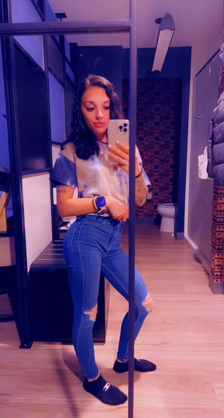 Naakte gelekte OnlyFans-foto van Jess