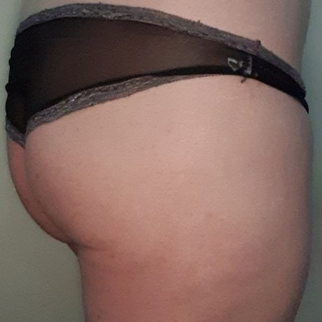 Naakte gelekte OnlyFans-foto van Bell
