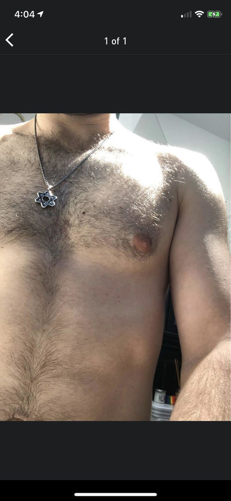 Naakte gelekte OnlyFans-foto van Naughty Jewish Boy