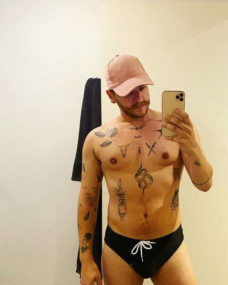 Naakte gelekte OnlyFans-foto van Ben