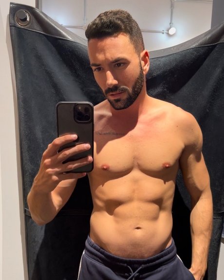 Naakte gelekte OnlyFans-foto van Diesel