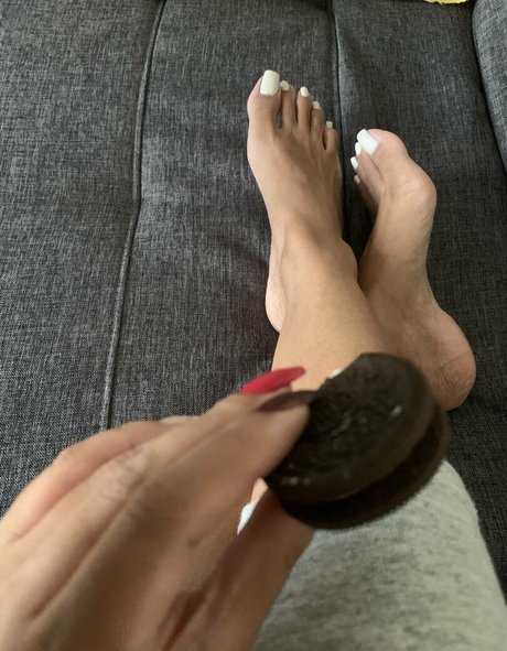 Naakte gelekte OnlyFans-foto van Pujaprettyfeet