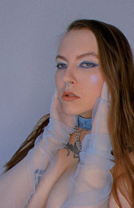 Naakte gelekte OnlyFans-foto van Sisuuz