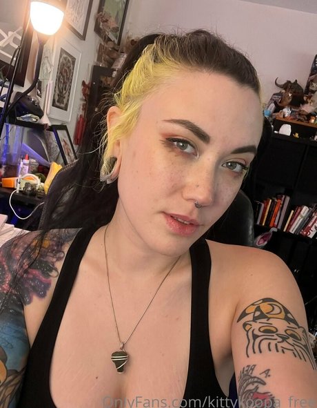 Naakte gelekte OnlyFans-foto van Kittykoopafree